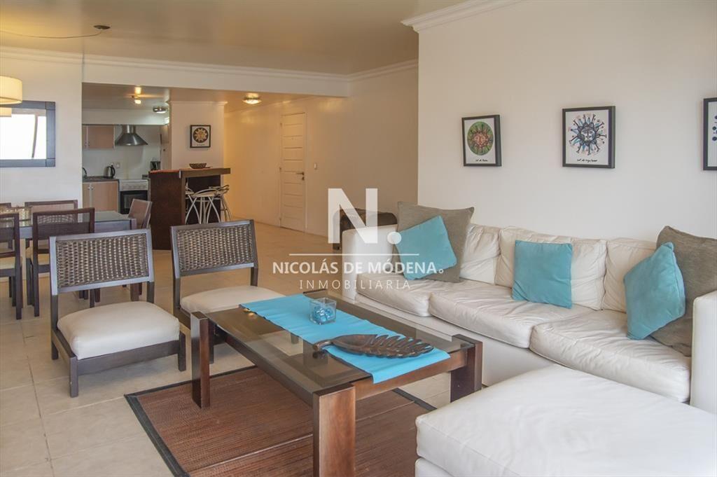 Departamento en venta a metros de Playa Mansa