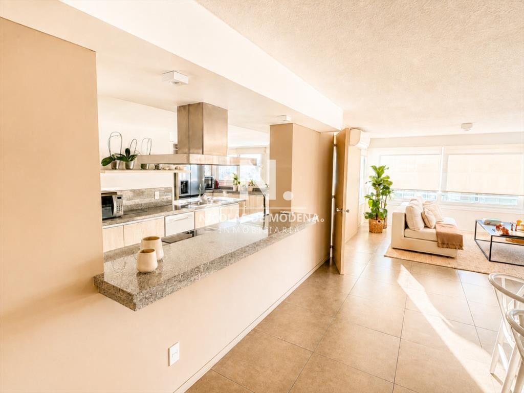 Apartamento de 3 dormitorios en venta frente a Playa Brava