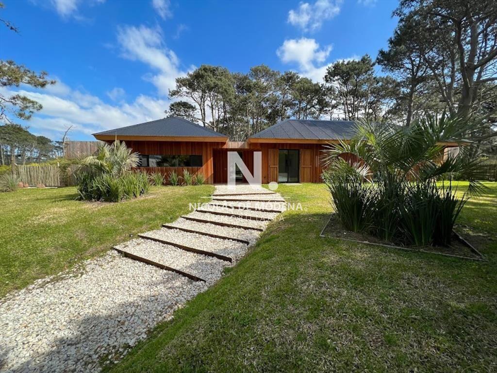 Venta de casa de 4 dormitorios en Pinar del Faro,