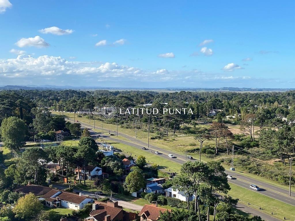 Apartamento en Roosevelt, piso alto de 3 más