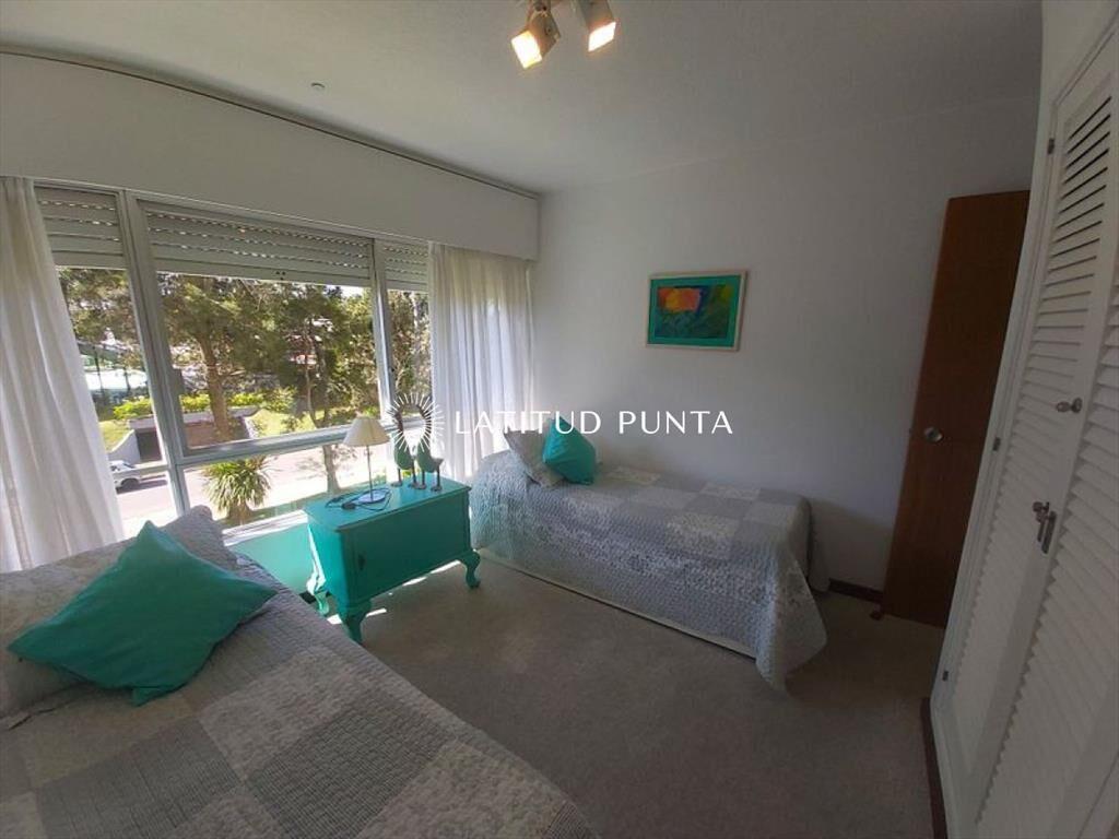 Apartamento en Roosevelt, 3 dormitorios más