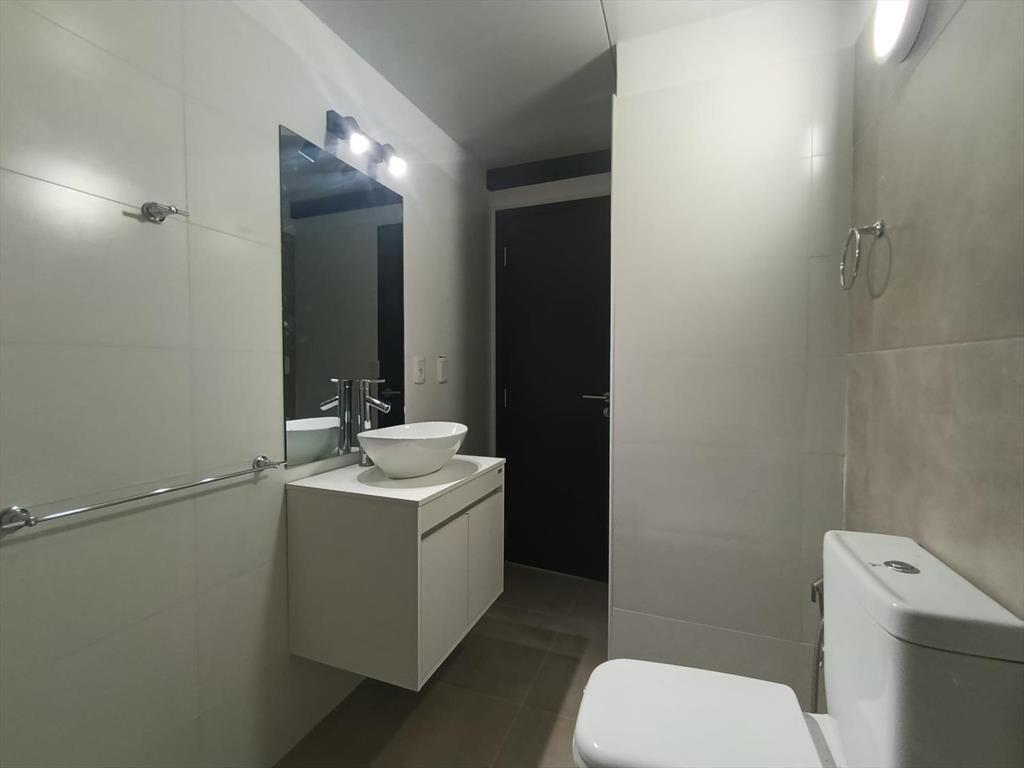 Estrena, frente Plaza Matriz, gran vista, 72 m2, 1 dormitor