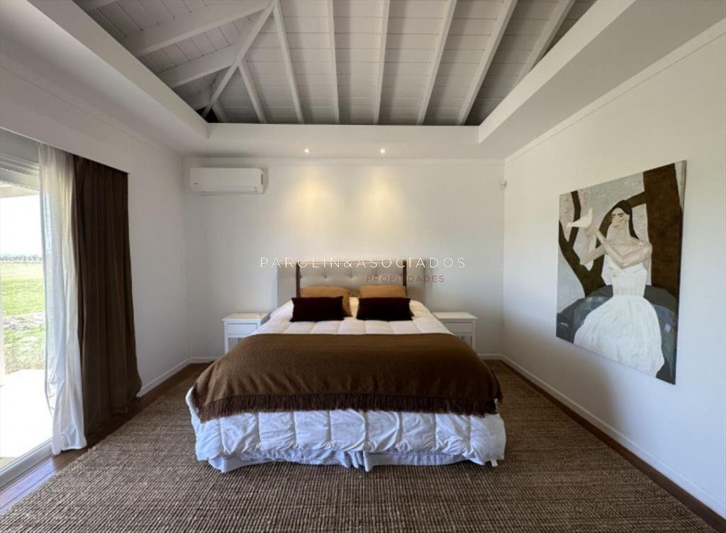 Venta de Casa de 4 Dormitorios en Pueblo Mio,