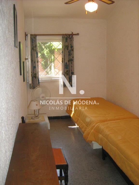 Casa de 3 dormitorios y servicio, cerca de la