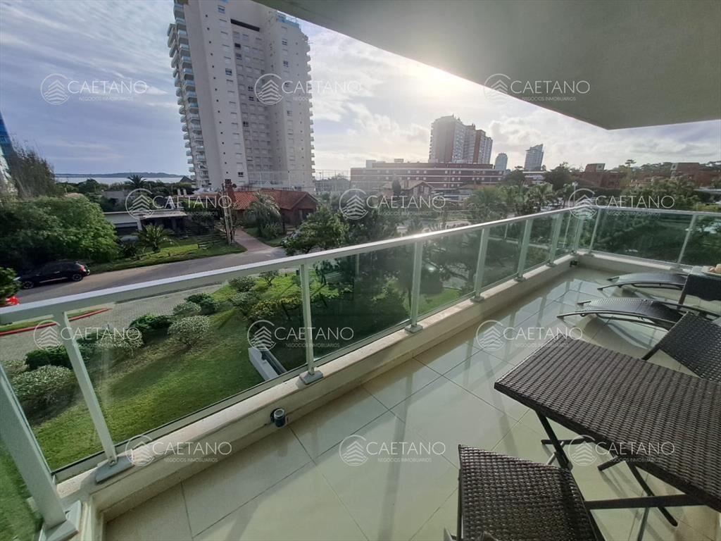 Apartamento en Playa Mansa a la venta 3 con vista