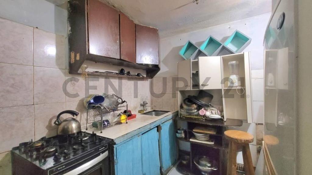 VENTA CASA 2 dormitorios a RECICLAR barrio Goes
