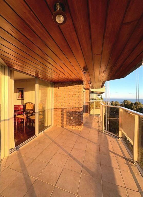 Venta de hermosa semi planta frente al Golf...
