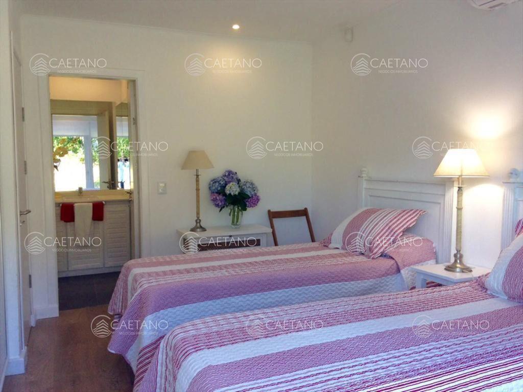 Excelente casa de 4 dormitorios en Montoya