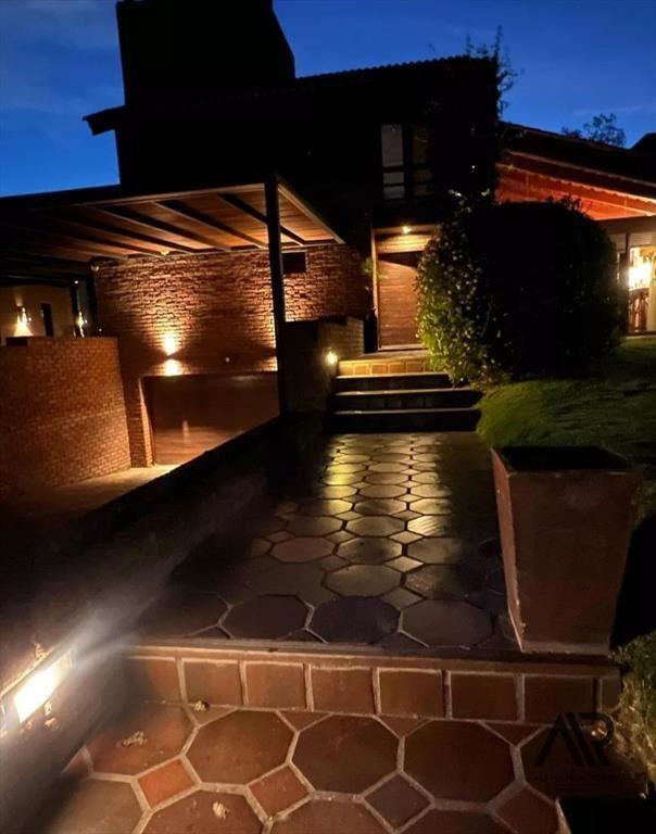 Casa en venta de 4 dormitorios c/ cochera en La Tahona