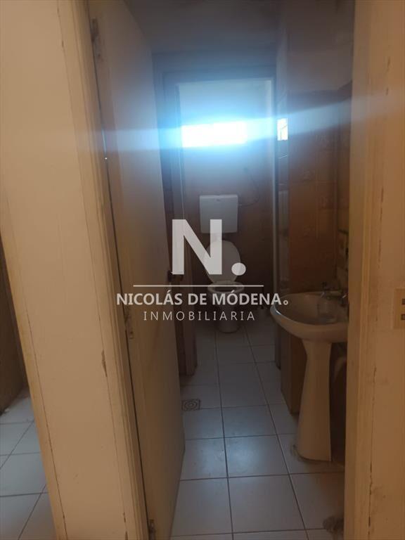 En venta local en Av Italia en Edificio