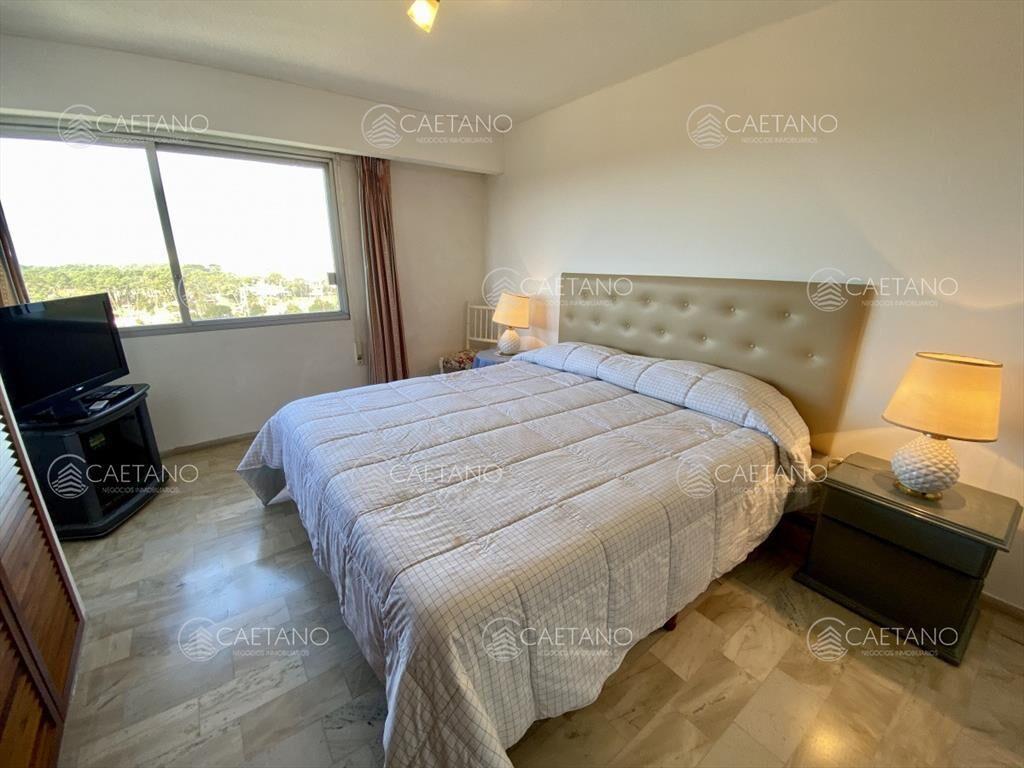 Venta apartamento 3 dormitorios más dependencia