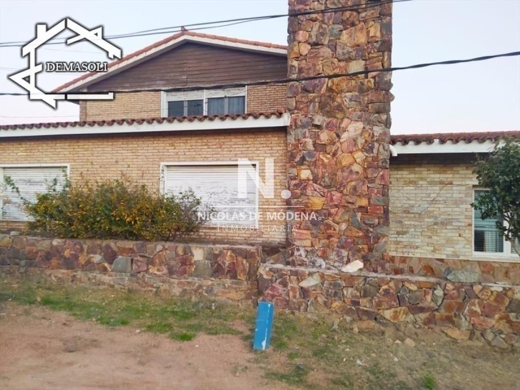 Se vende casa de gran porte, ubicada en la de la