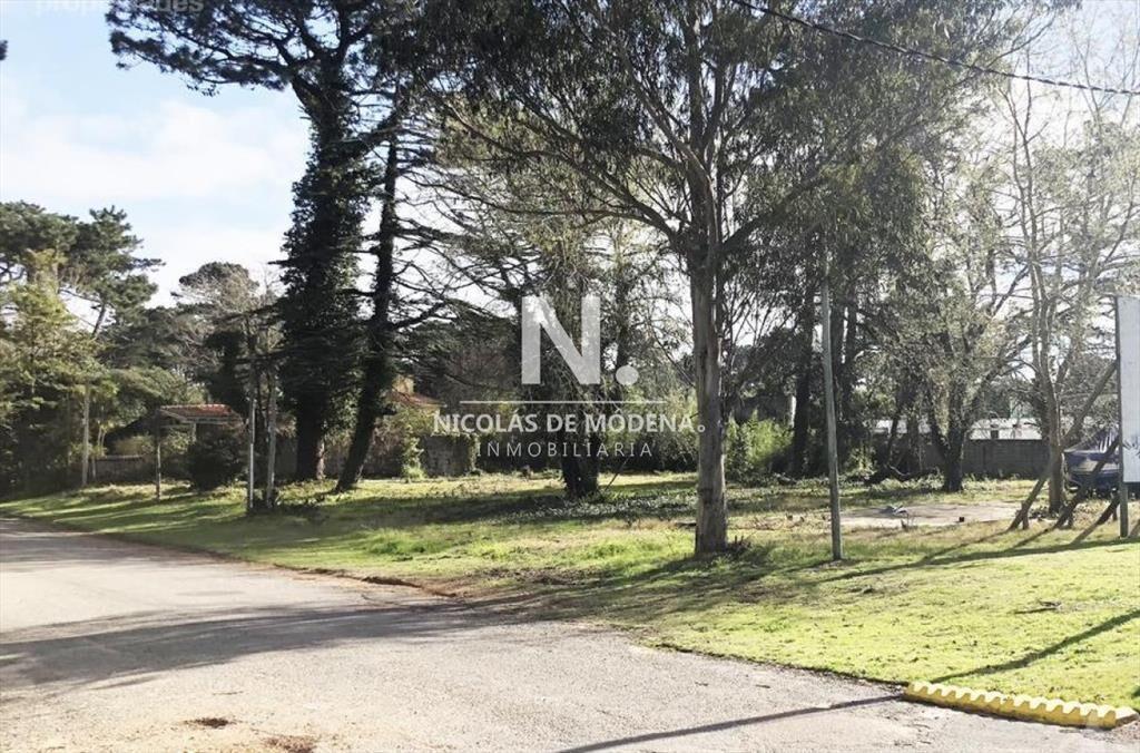 EXCELENTE LOTE EN ESQUINA. IDEAL INVERSIÓN / !!!