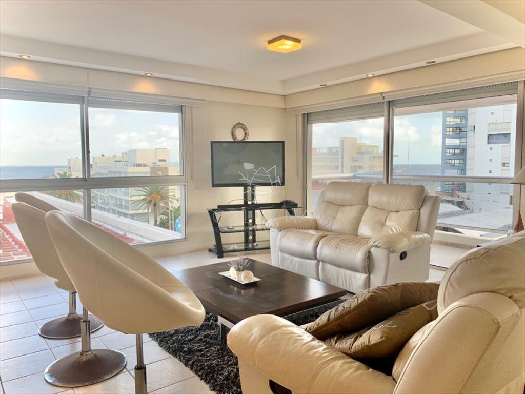 Penthouse Duplex de Tres Dormitorios en Venta + Parrillero