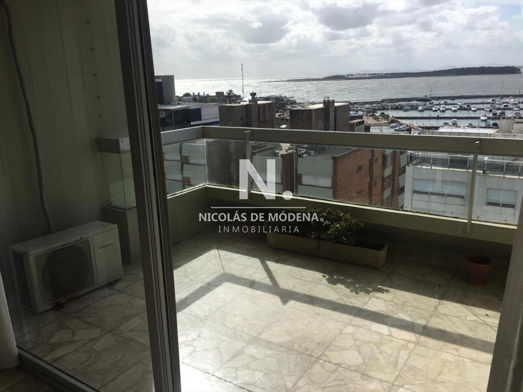 Apartamento en venta con vista al puerto