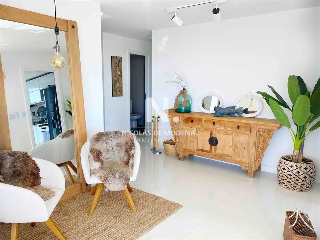 Apartamento de tres dormitorios en venta, ARTOWER Punta del