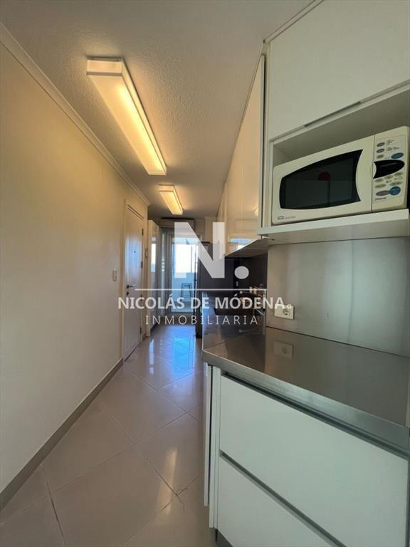 Vende apartamento de 3 dormitorios en Roosevelt.
