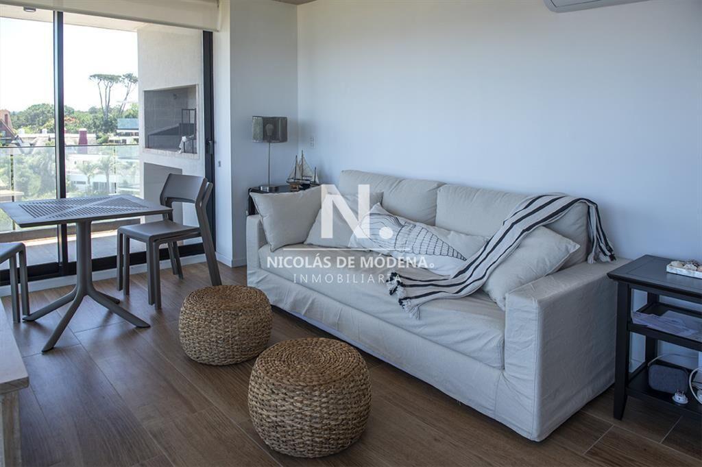 Primera Línea en Pinares: Exclusivo Apartamento de 2 Dormi