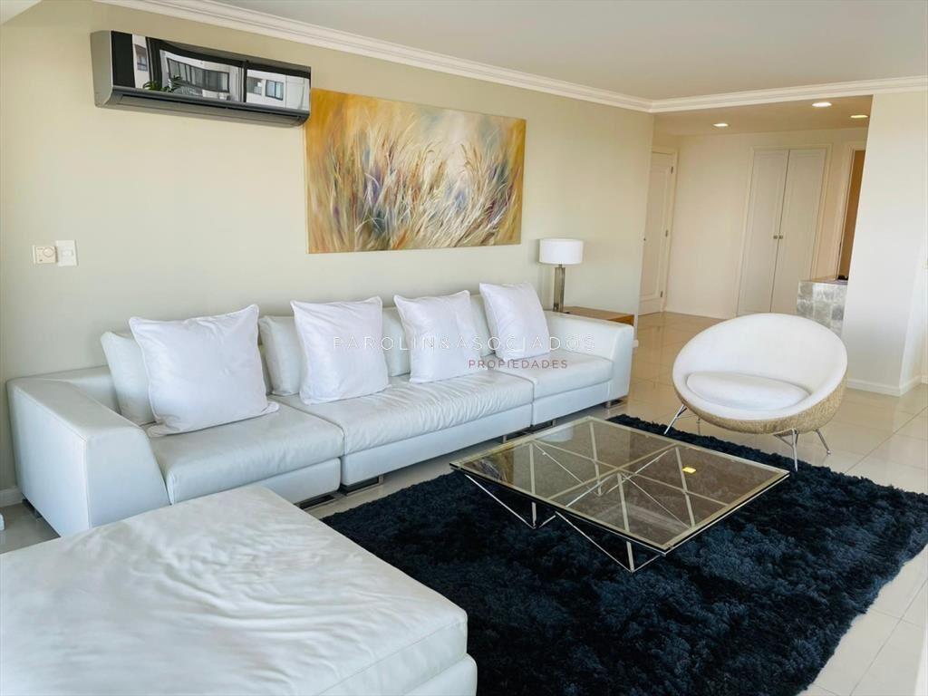 Apartamento en venta de 3 suites en Torre Punta