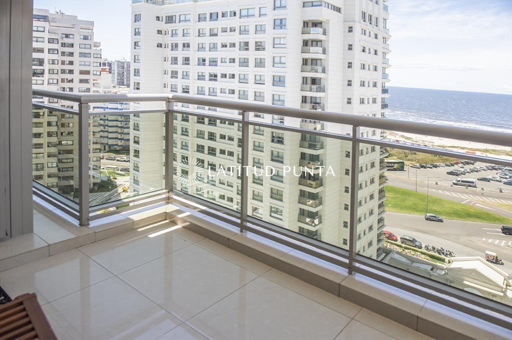 Apartamento en Imperiale, 3 dormitorios en suite.
