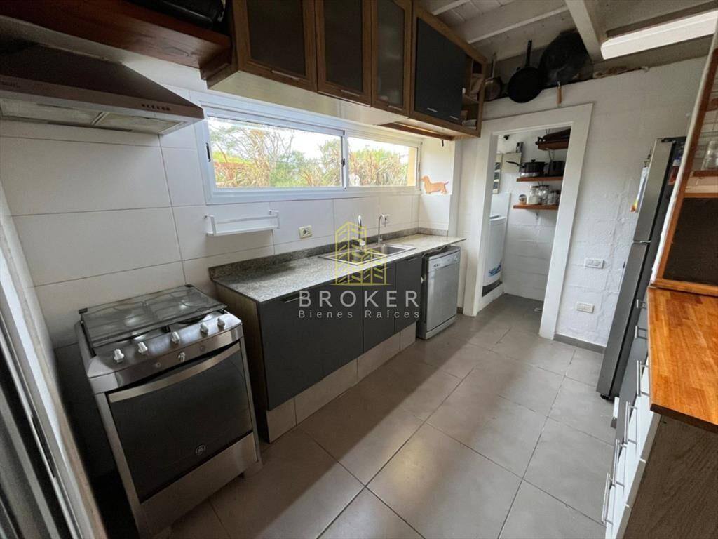 Venta de muy linda casa en manantiales de 2 +