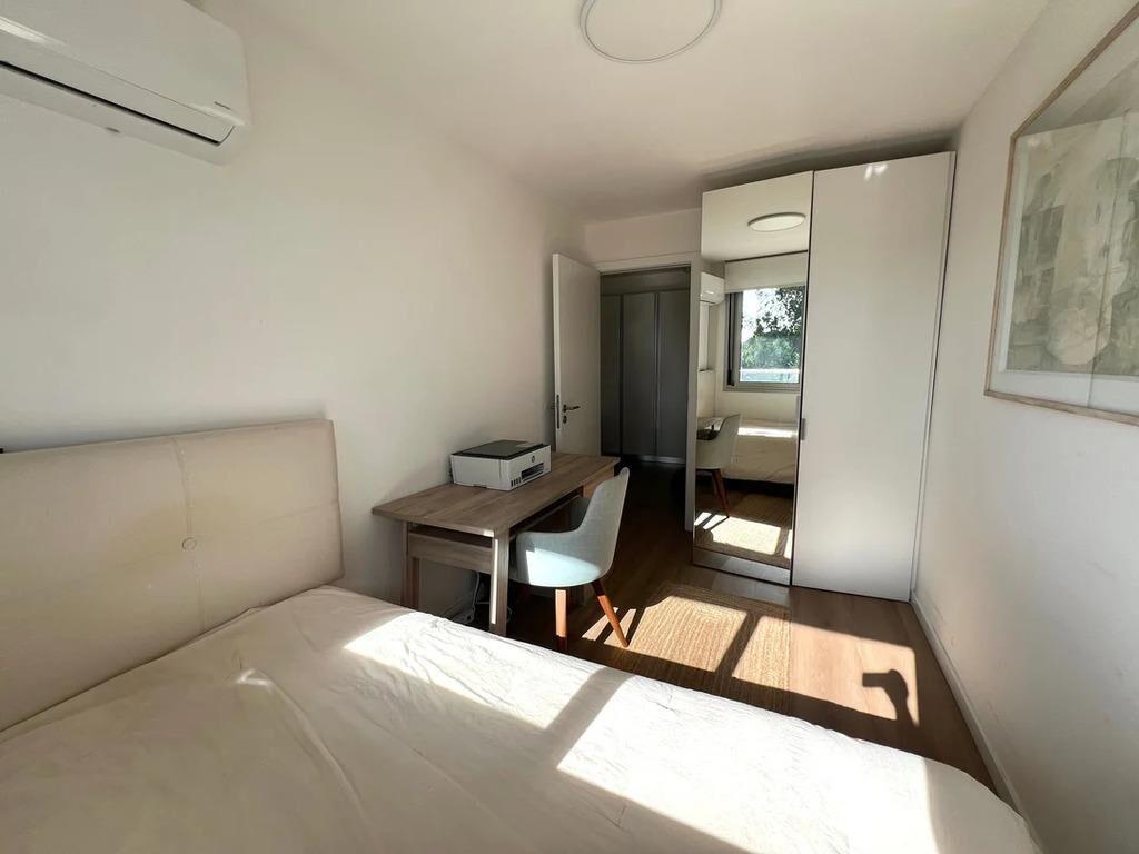 Venta Apartamento 2 Dormitorios y Garaje Amoblado en Buceo