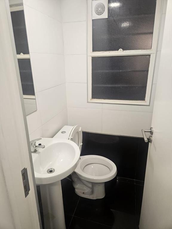 Plaza Independencia , gran esquina, 400 m2 , 15 mts de fren