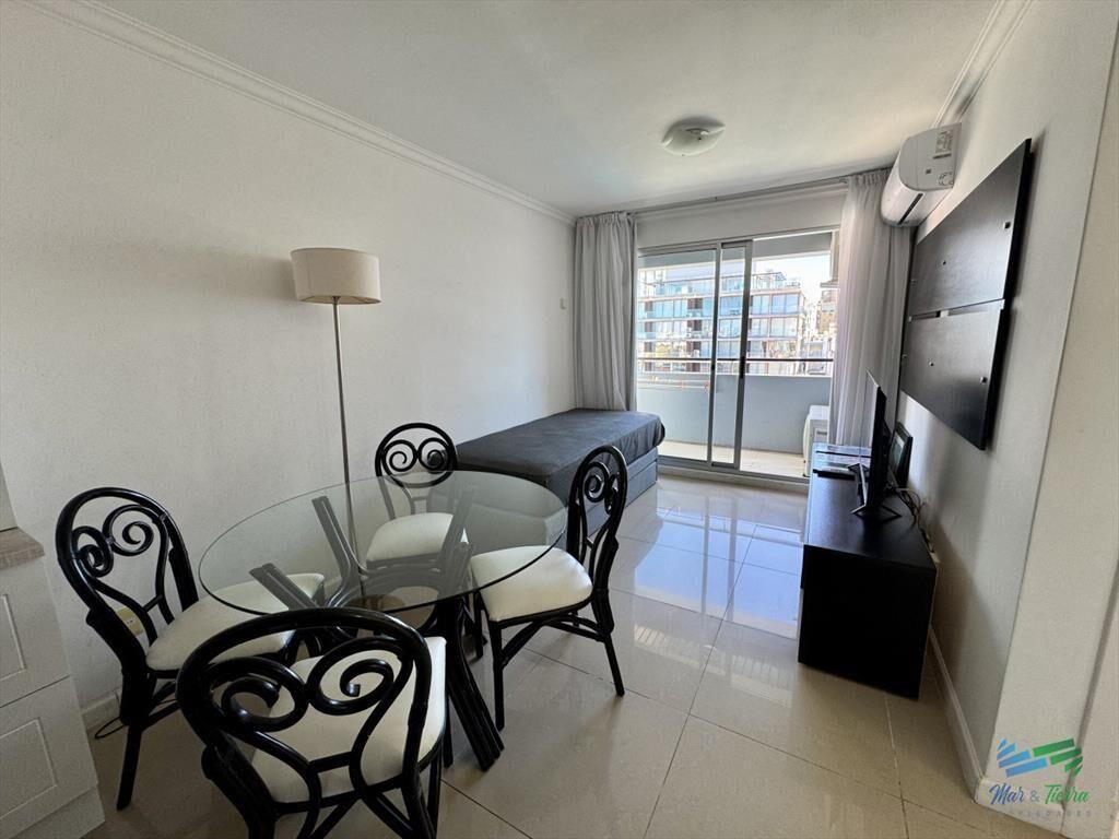 En venta apartamento 1 dormitorio con parrillero