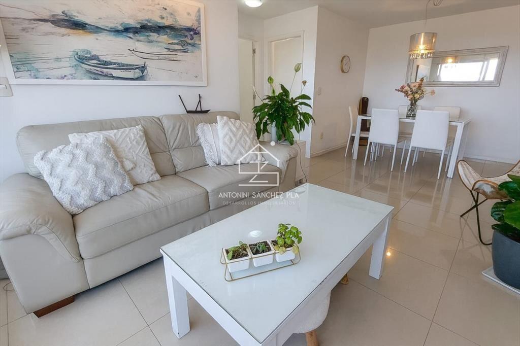 Apartamento en venta de dos dormitorios en Avda