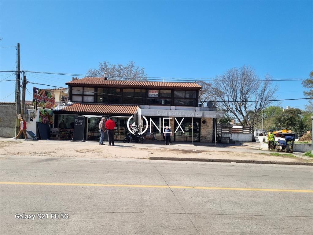 Se vende local comercial en Malvín norte.