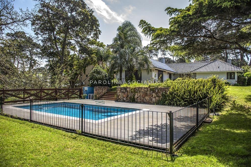 Espectacular casa en Playa Mansa, a metros del