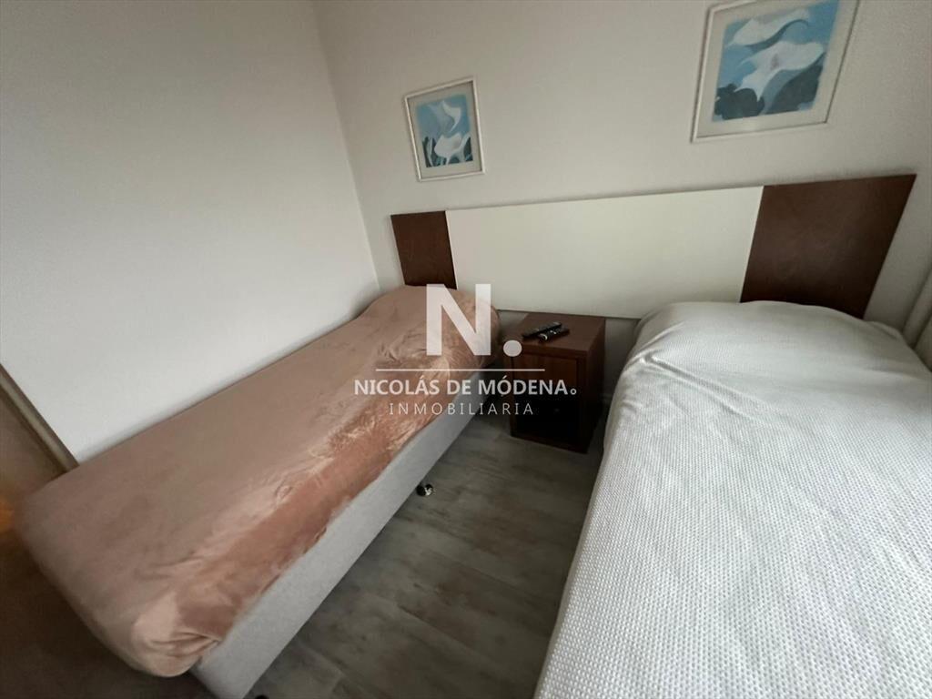 Penthouse de 3 dormitorios en venta a metros de
