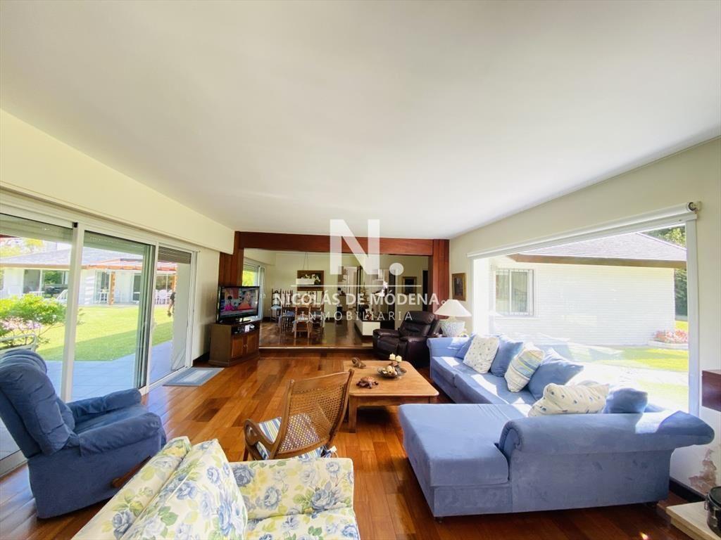 Impecable Residencia en la mansa a pasos del mar
