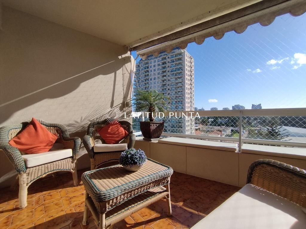 Apartamento de 3 dormitorios más dependencia en