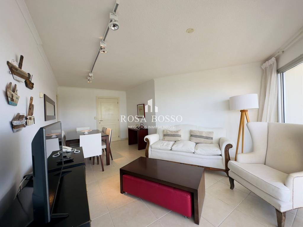 Venta y alquiler de apartamento de dos dormitorios en Punta