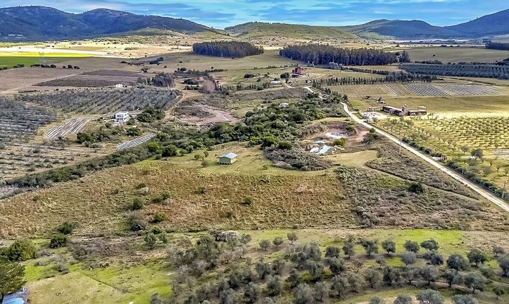 Venta chacra en zona con vistas, dos casas.