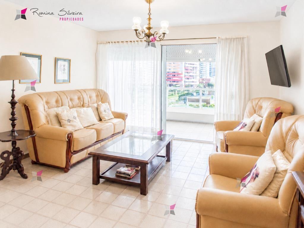 Vende apartamento de 2 dormitorios con vista al ,