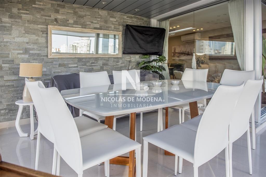 Vende apartamento de 2 dormitorios esquinero en