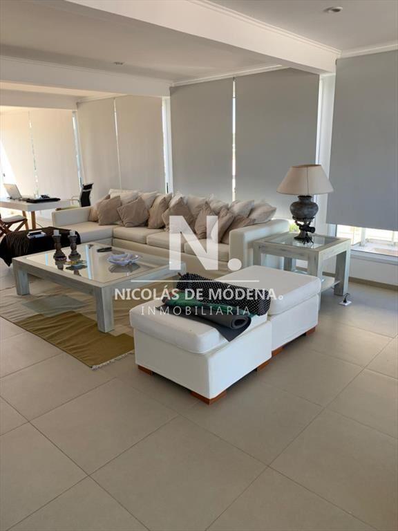 Apartamento en Brava PH con parrillero cerrado y