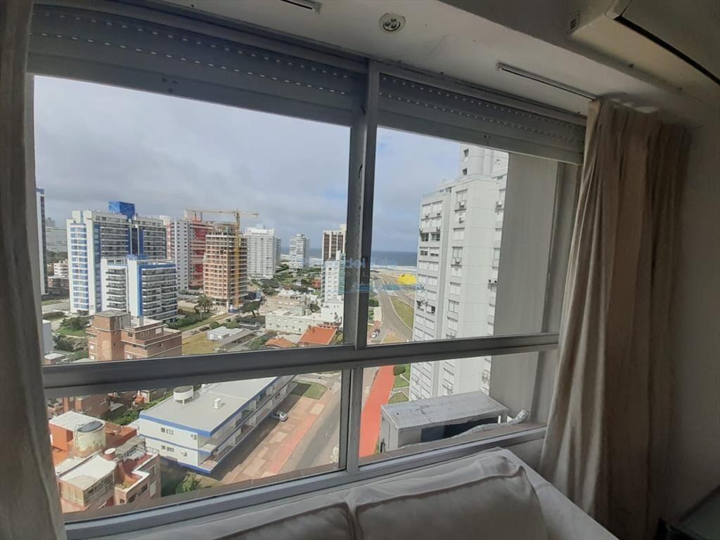 Apartamento en Brava, 3 dormitorios *