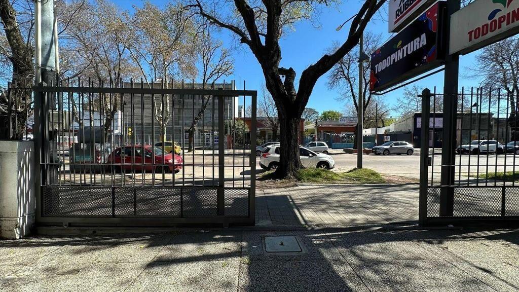 Local comercial en la Teja excelente ubicación Ref. 77