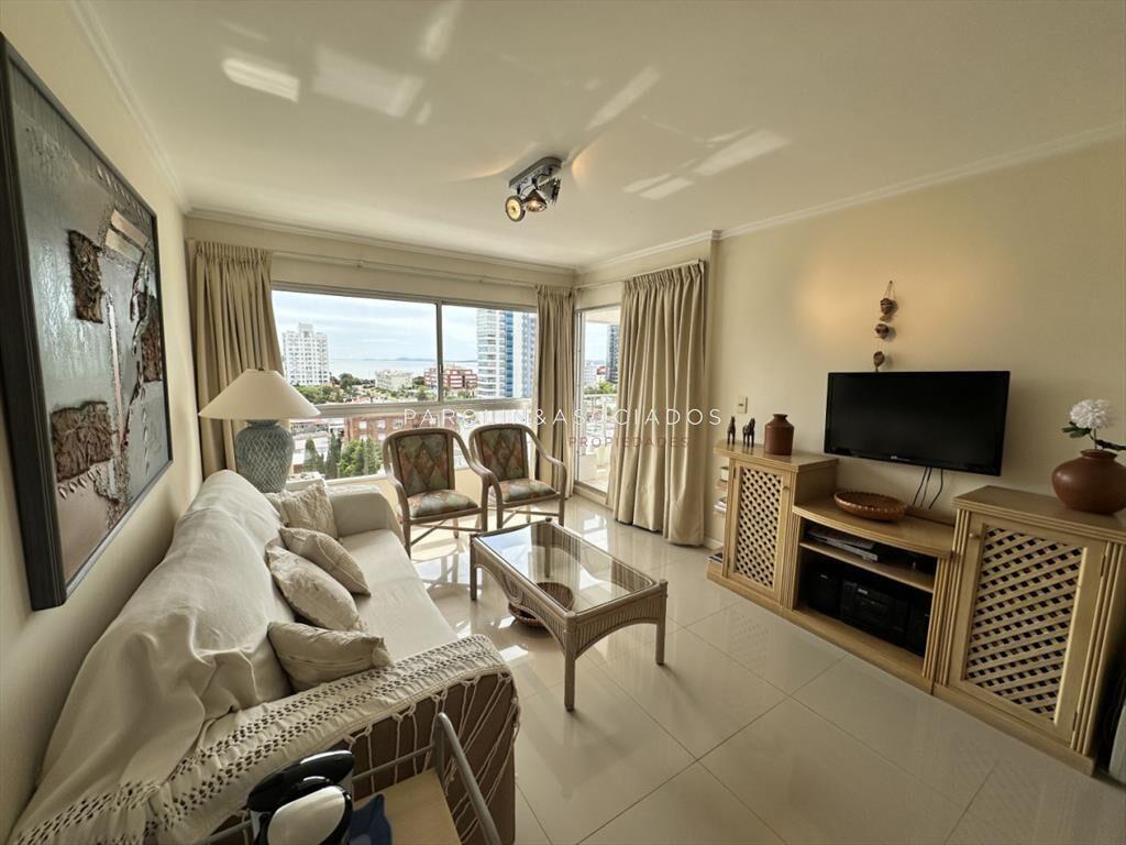Espectacular apartamento en venta de 3 dormitorios en torre