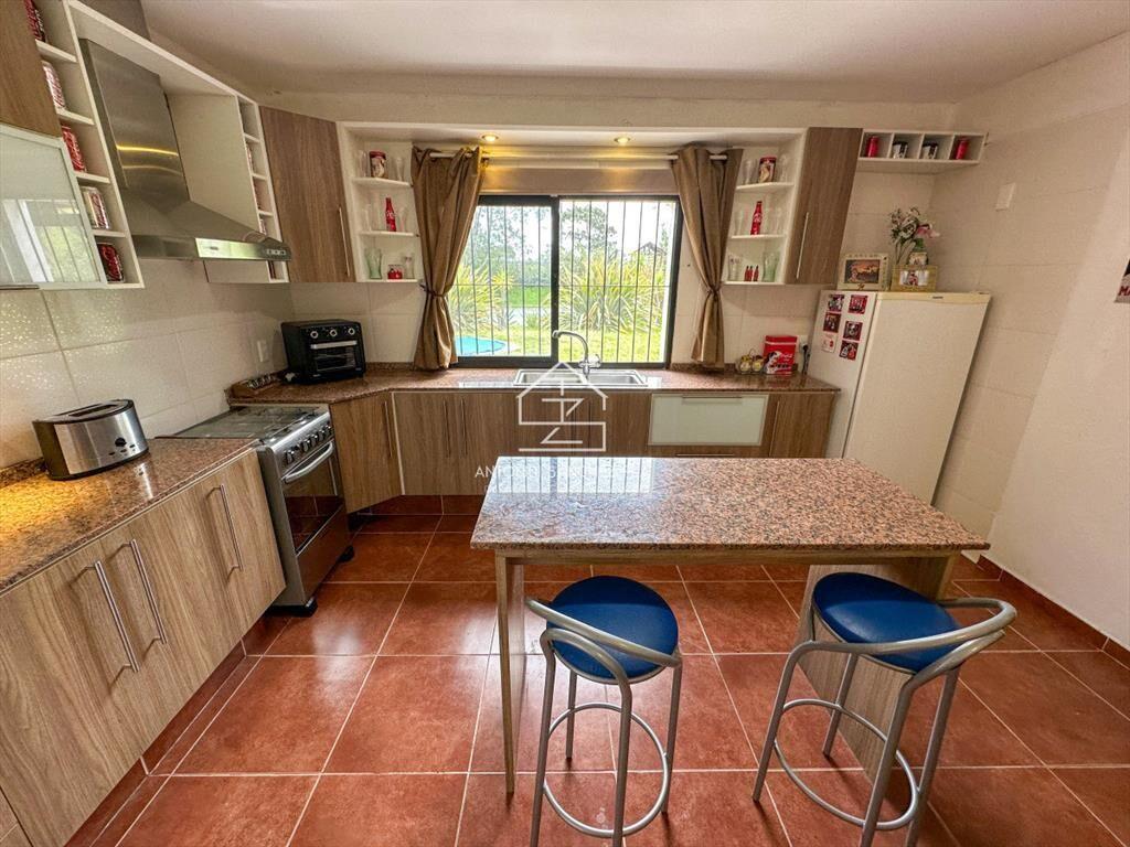 Hermosa casa en barrio Residencial de Punta del Este a paso