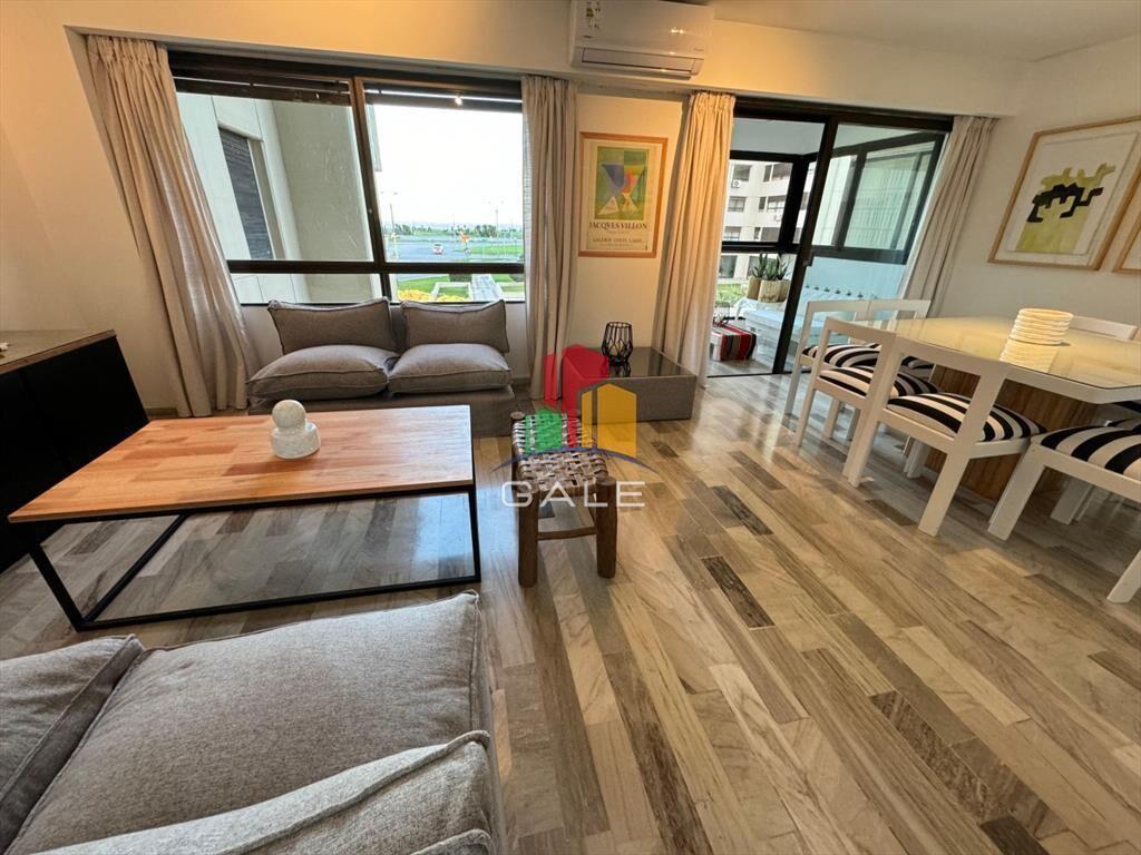 Apartamento de 3 dormitorios en venta y alquiler