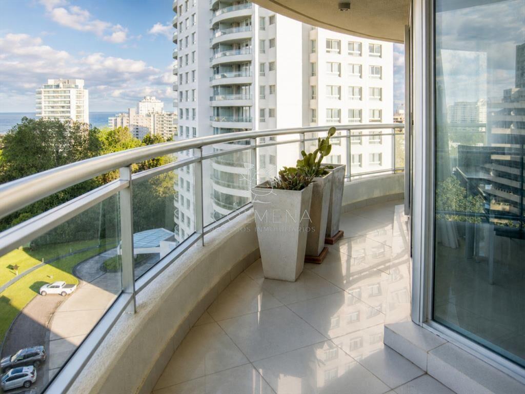 Alquila apartamento de 3 dormitorios en Punta del