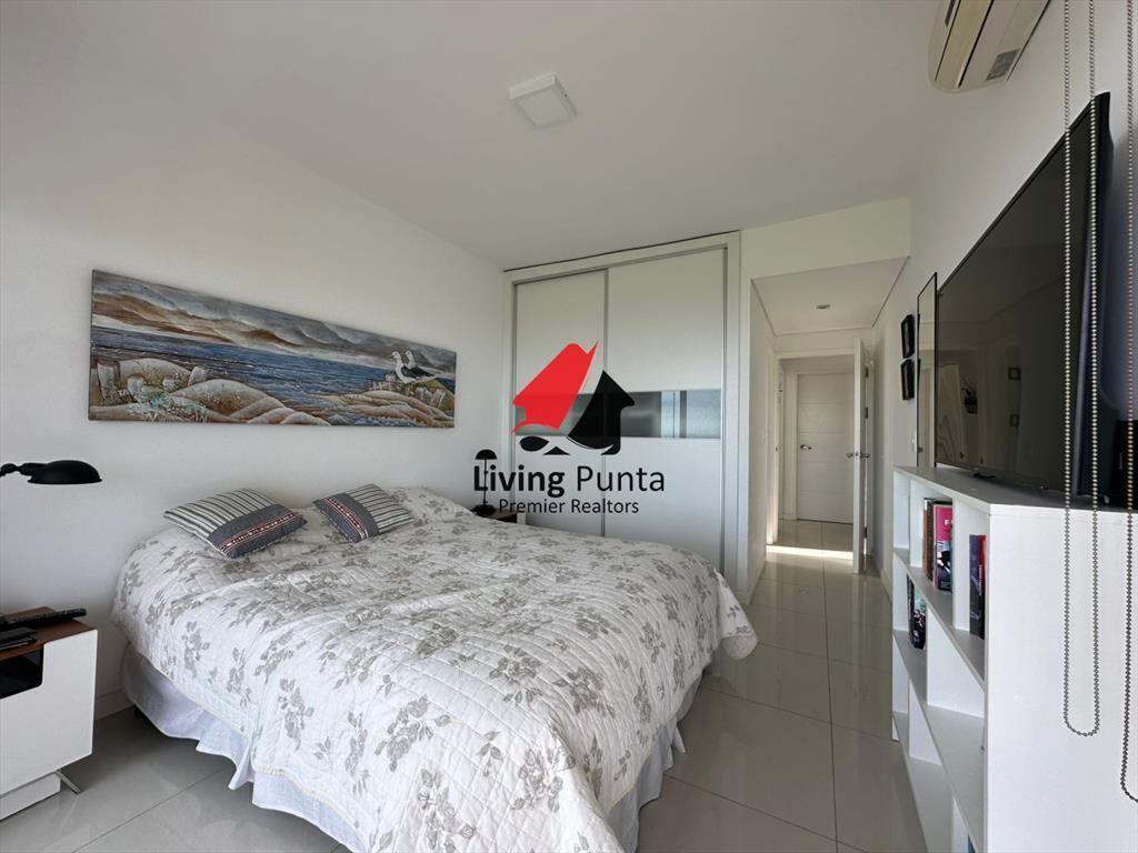 Vende departamento en Azure tower, playa mansa de