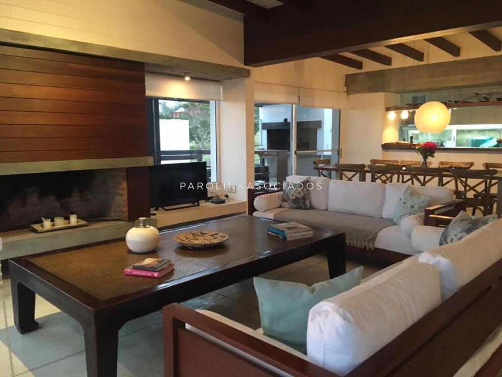 Casa en venta con jardÃn y piscina en El Chorro, Punta del