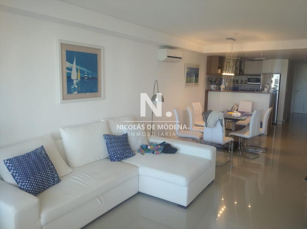 Apartamento de 2 dormitorios en venta en Punta