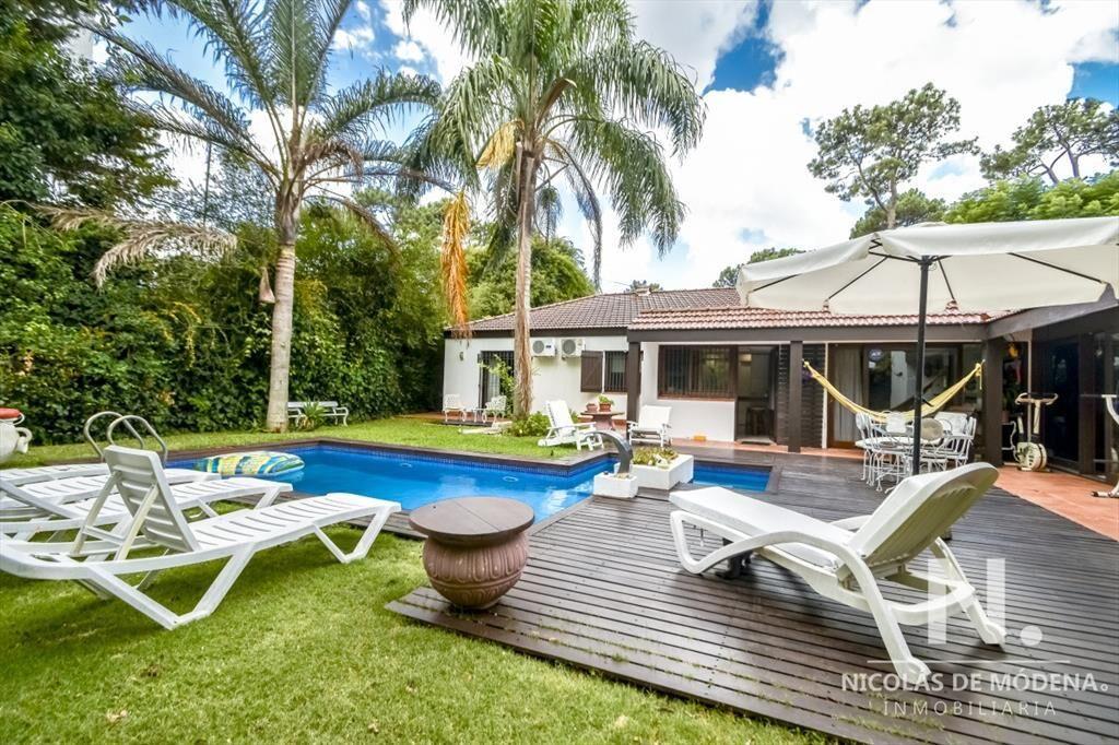 Casa de Cuatro Dormitorios en Venta - Punta del Este