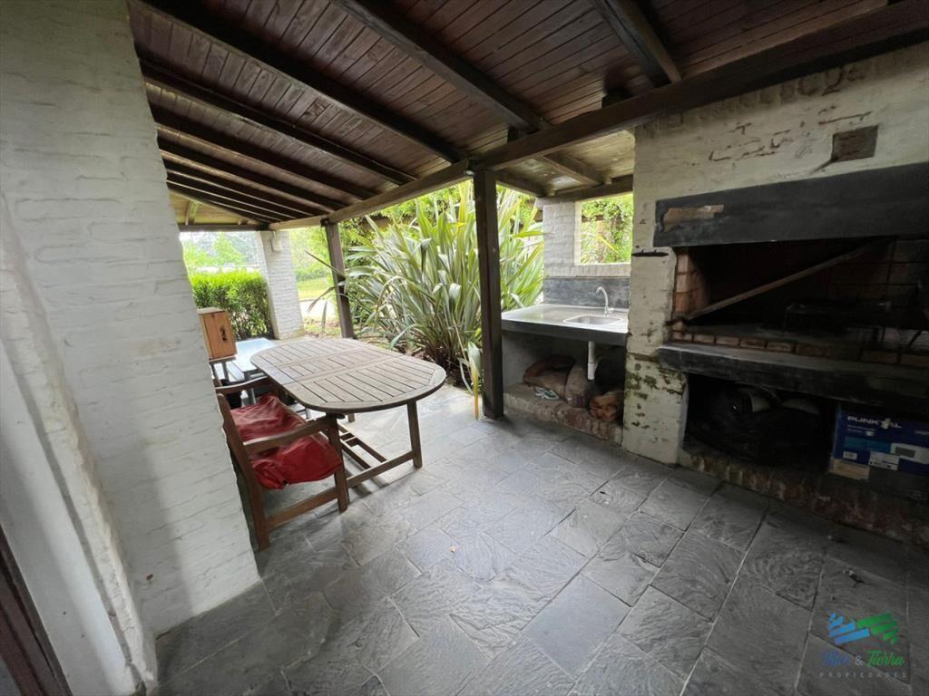Casa en Barrio privado con piscina y cancha de